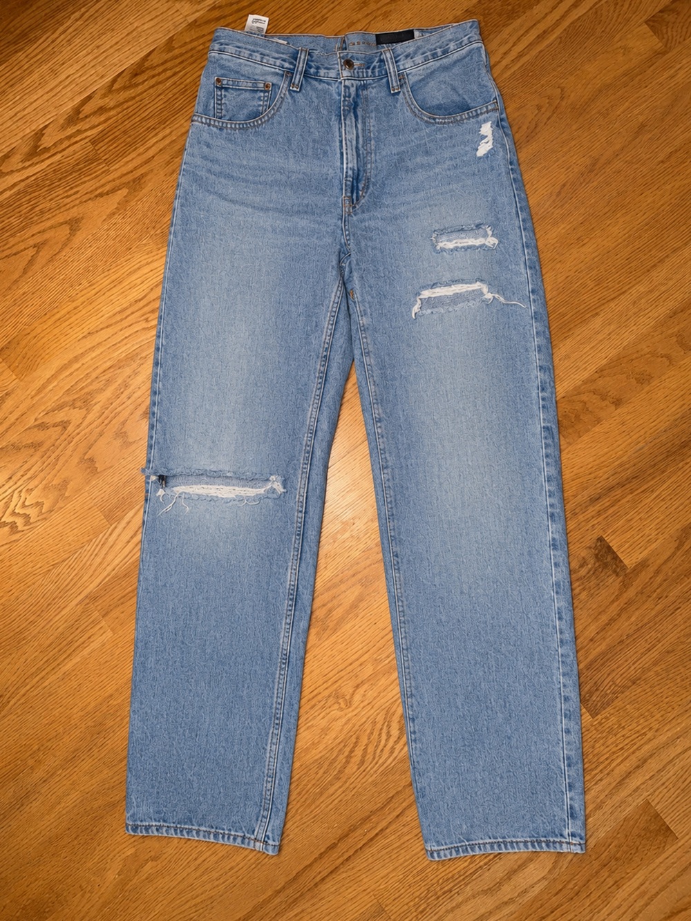 Levi’s Silverado Distressed Light Wash Baggy Jeans size 28 NWOT